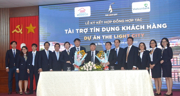 Hodeco và Vietcombank Vũng Tàu ký kết hợp tác tài trợ tín dụng khách hàng dự án The Light City