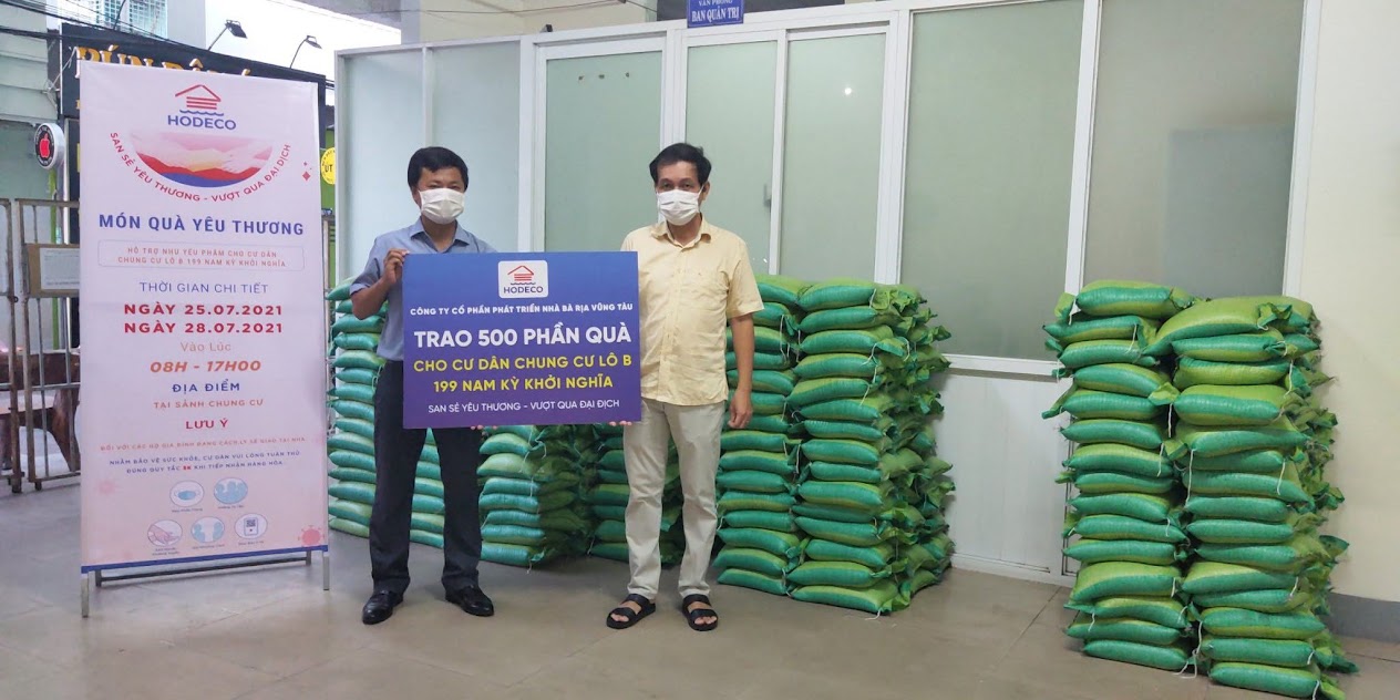 HODECO GIVES MORE THAN 500 GIFTS TO LOCKED HOUSEHOLDS AT LOT B 199 NAM KY UNIVERSITY